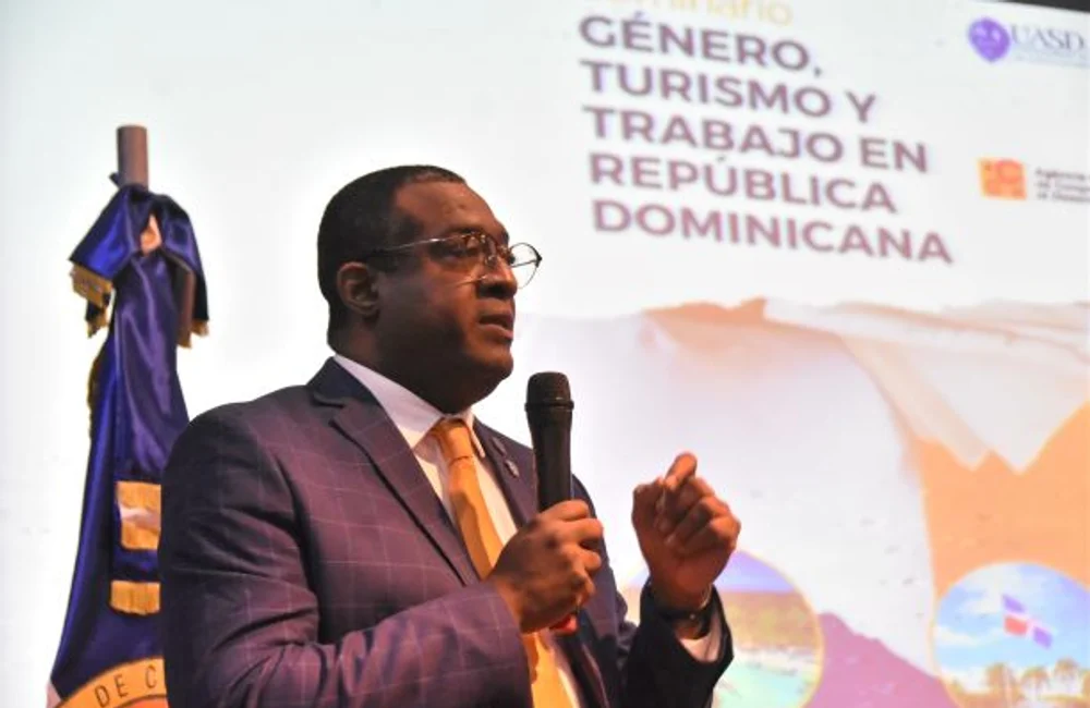Seminario académico celebrado por la Facultad de Ciencias Económicas y Sociales